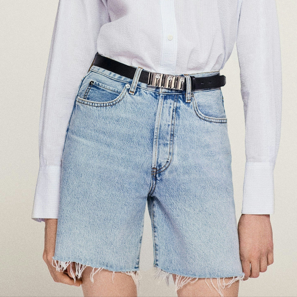 

WE RECOMMEND YOU ORDER
YOUR USUAL SIZE

Model is 5'6"/168cm and is wearing a US Size 26
Sample size:12" Front Rise, 6" Inseam, 23.5" Leg Opening
